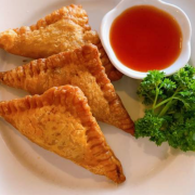 Curry Puffs (3 in Serve) 咖喱角（3件）