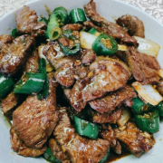 Long Chilli with Fillet Steak 长尖椒炒牛柳