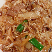 Stir Fired Beef Ho Fun (Thick Rice Noodle) (Dry) 干炒牛河